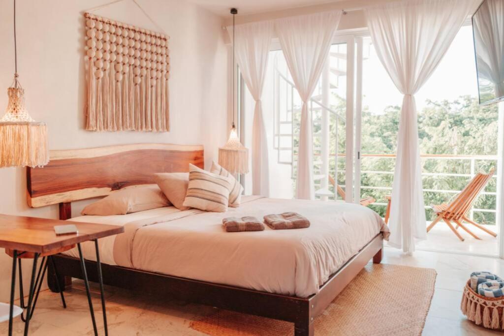 Romantic Private Jacuzzi And Pool