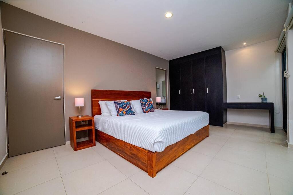 Luxury House With Rooftop And Jacuzzi