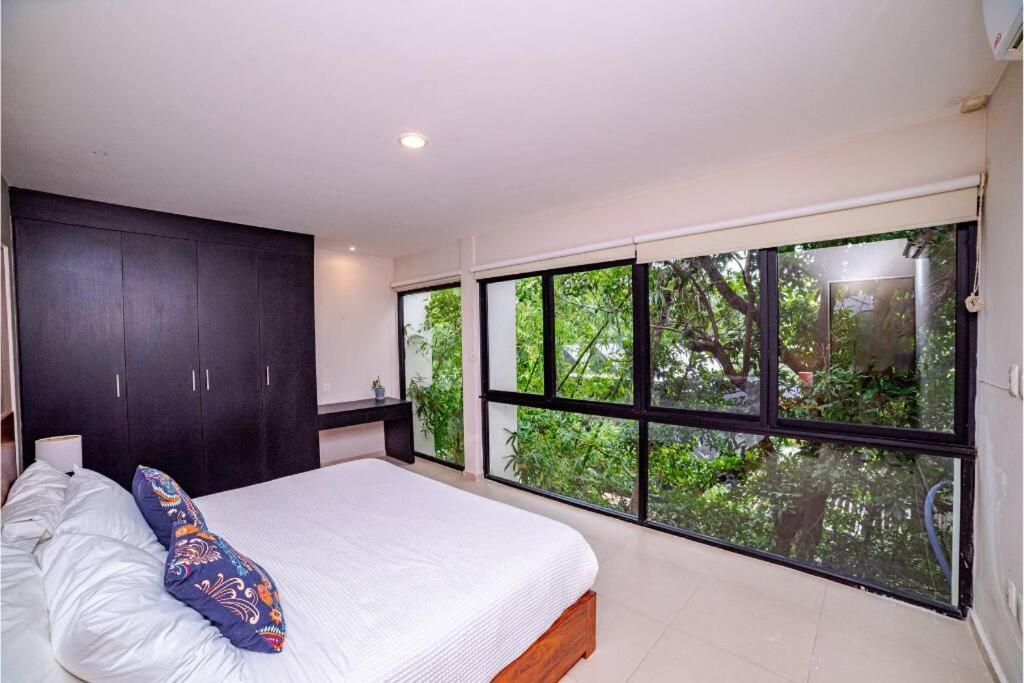 Holiday home Luxury House With Rooftop And Jacuzzi