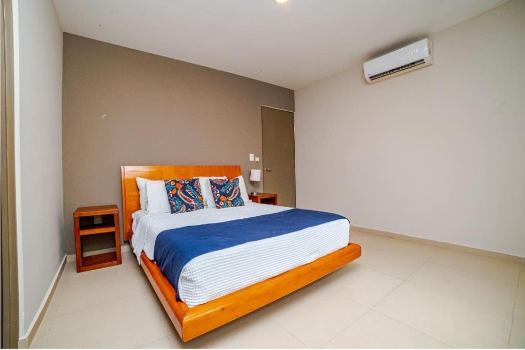 Holiday home Luxury House With Rooftop And Jacuzzi