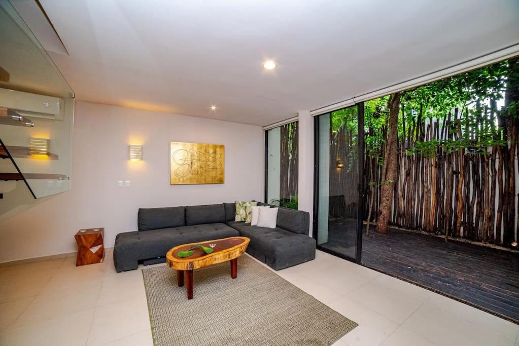 Luxury House With Rooftop And Jacuzzi