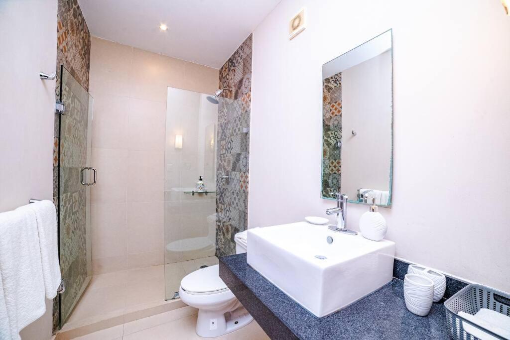 Holiday home Luxury House With Rooftop And Jacuzzi