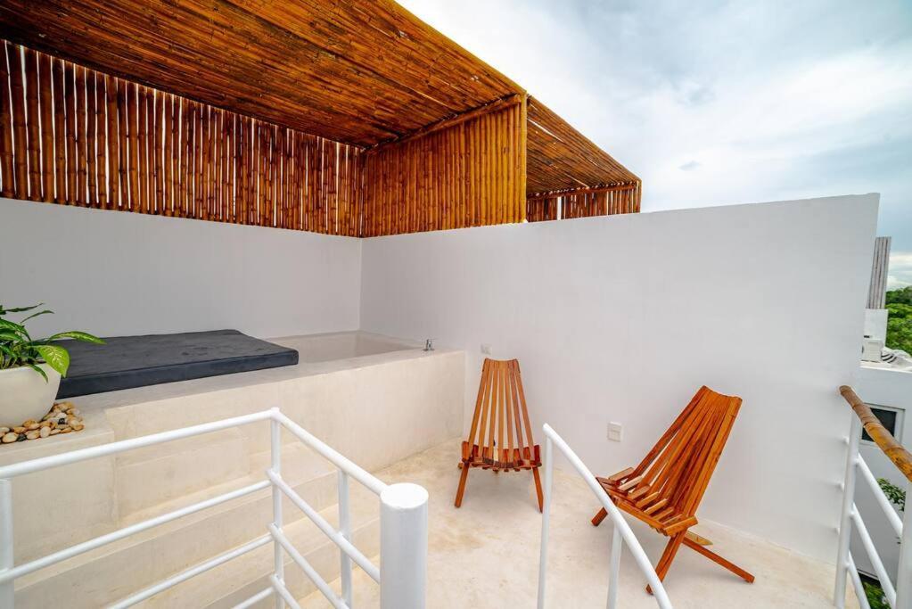 Deluxe With Private Jacuzzi Apartment