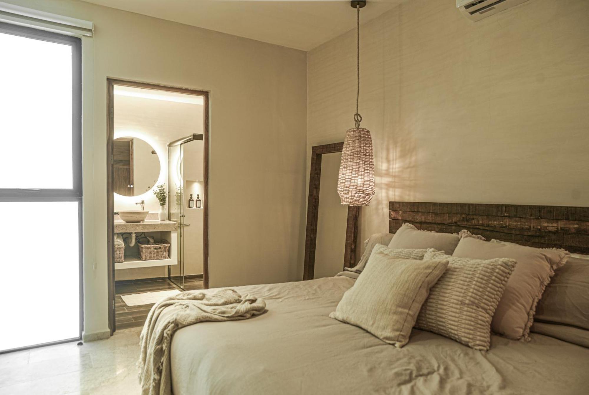 Luxury Penthouse-private Rooftop Pool-walkable