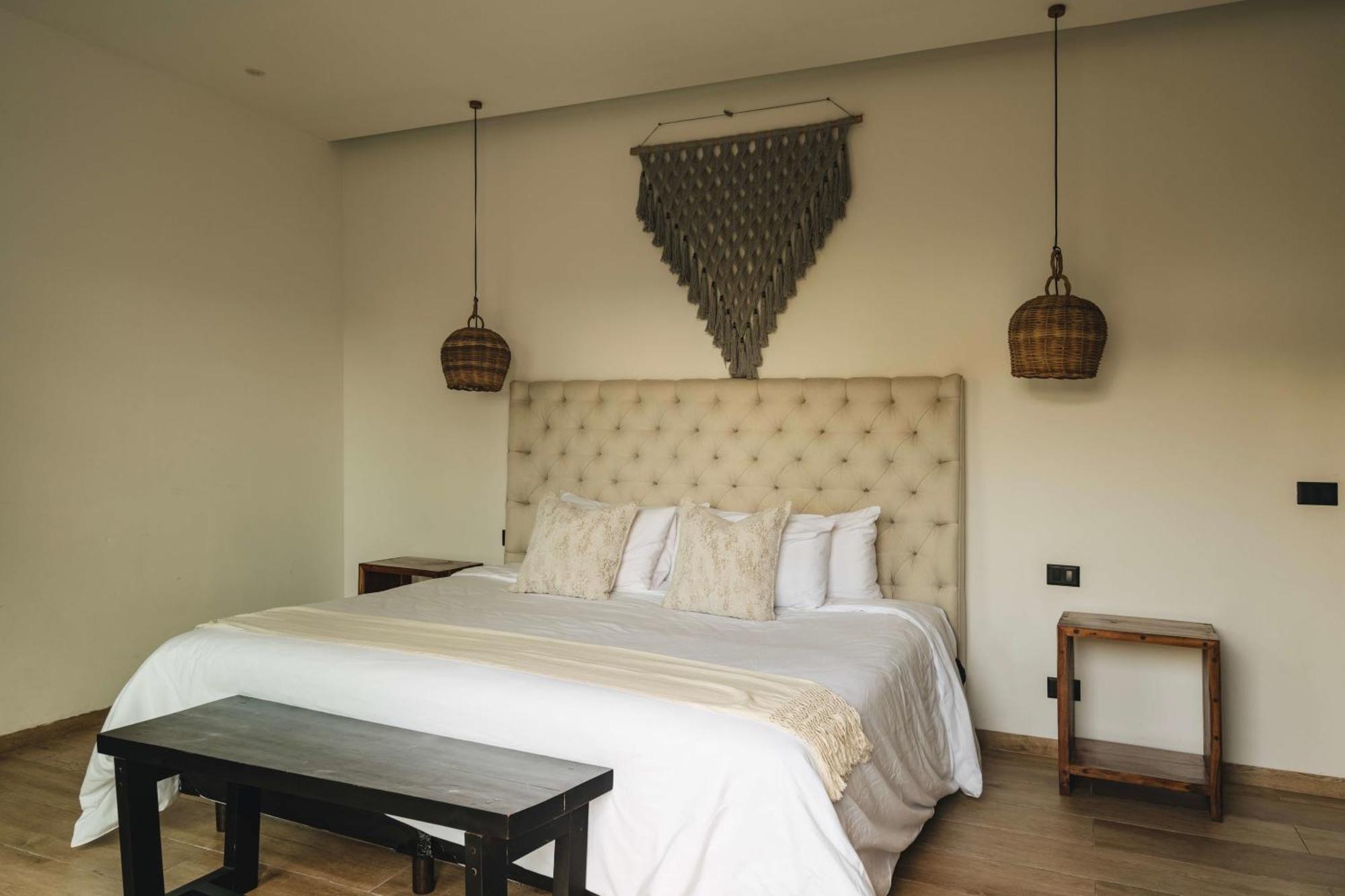 Stylish 4br Concierge Services & Pool Gated Villa *