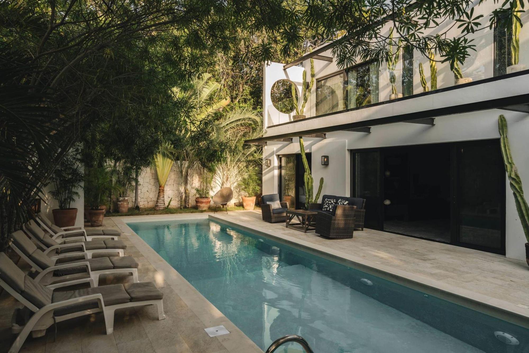 Stylish 4br Concierge Services & Pool Gated Villa