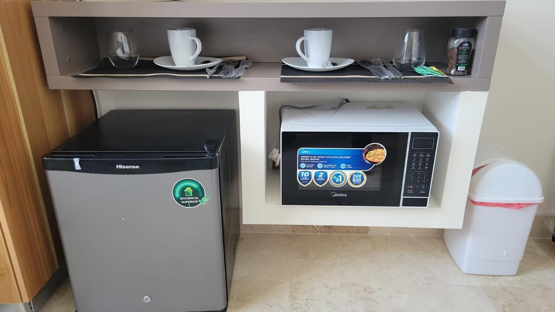 Apartment Level With Minifridge Microwave And Splash Pool