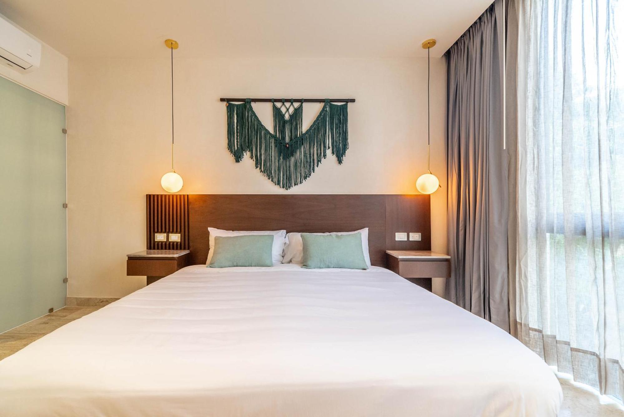 Lux 1br With Rooftop Pool, Spa, Gym, Kids Playroom *
