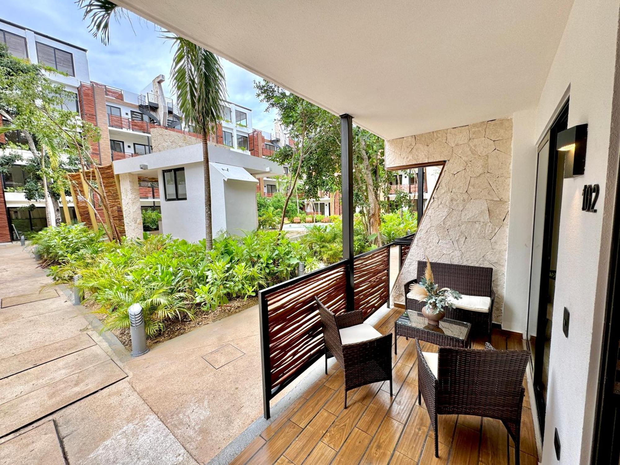 Chic 2br Condo, Private Jacuzzi And 2 Free Bikes