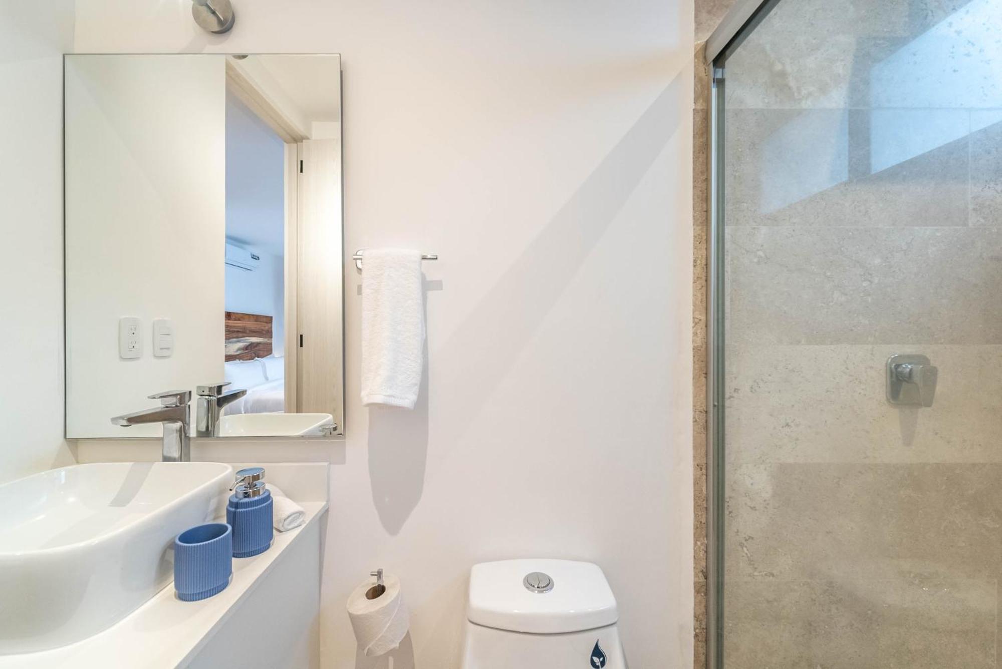 Holiday home King With Balcony Gym Rooftop Pool T5 102