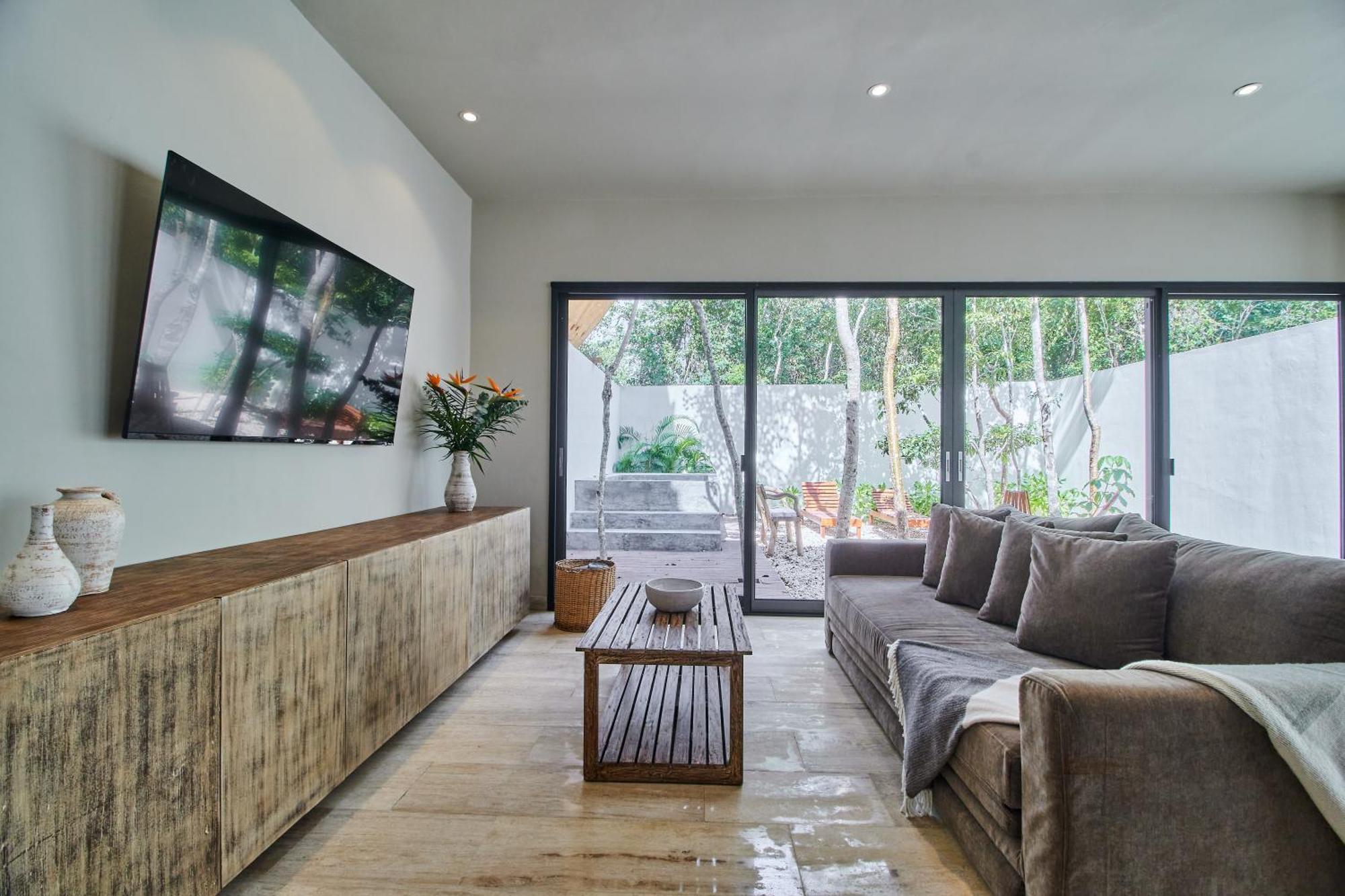 Luxury With Private Pools, Terrace & Rooftop Terrace Villa *
