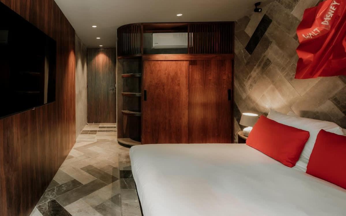 Apartment Barneys Ny Red With Pool