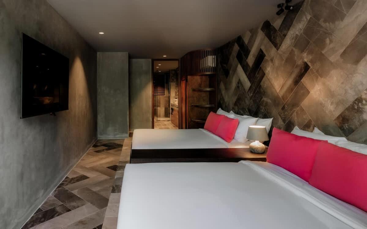 Barneys Ny Pink With Pool Apartment *