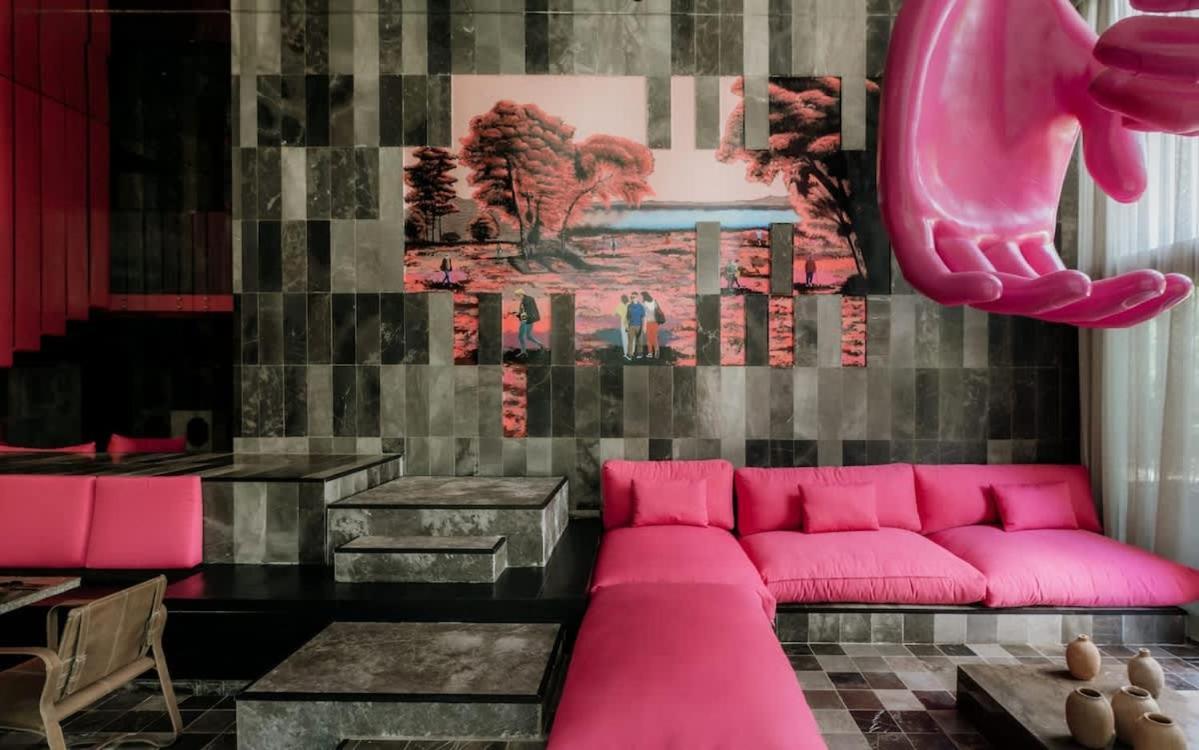 Barneys Ny Pink With Pool Apartment *