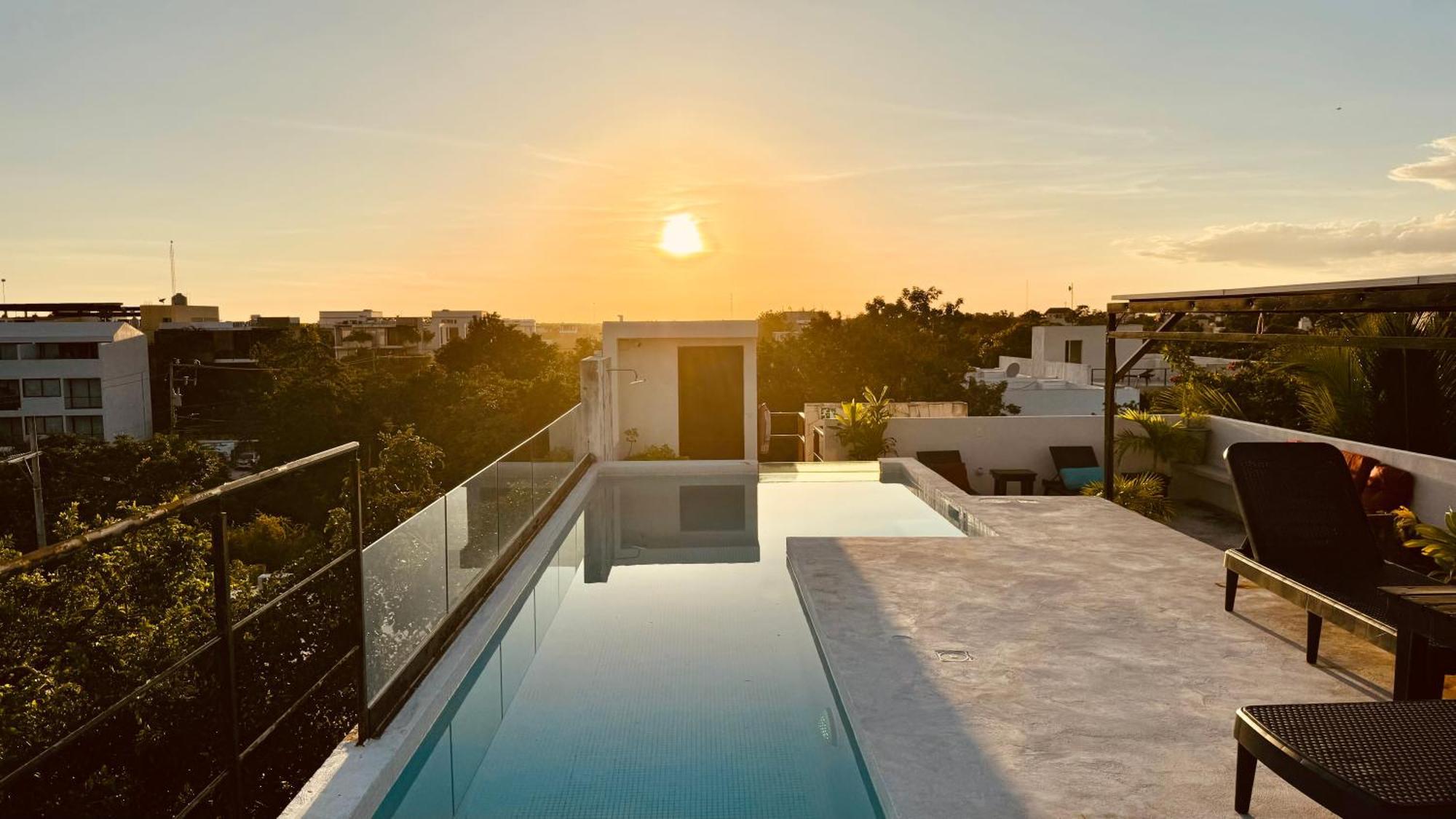 Starfit Boutique Beachclub, & Gym Included Hotel