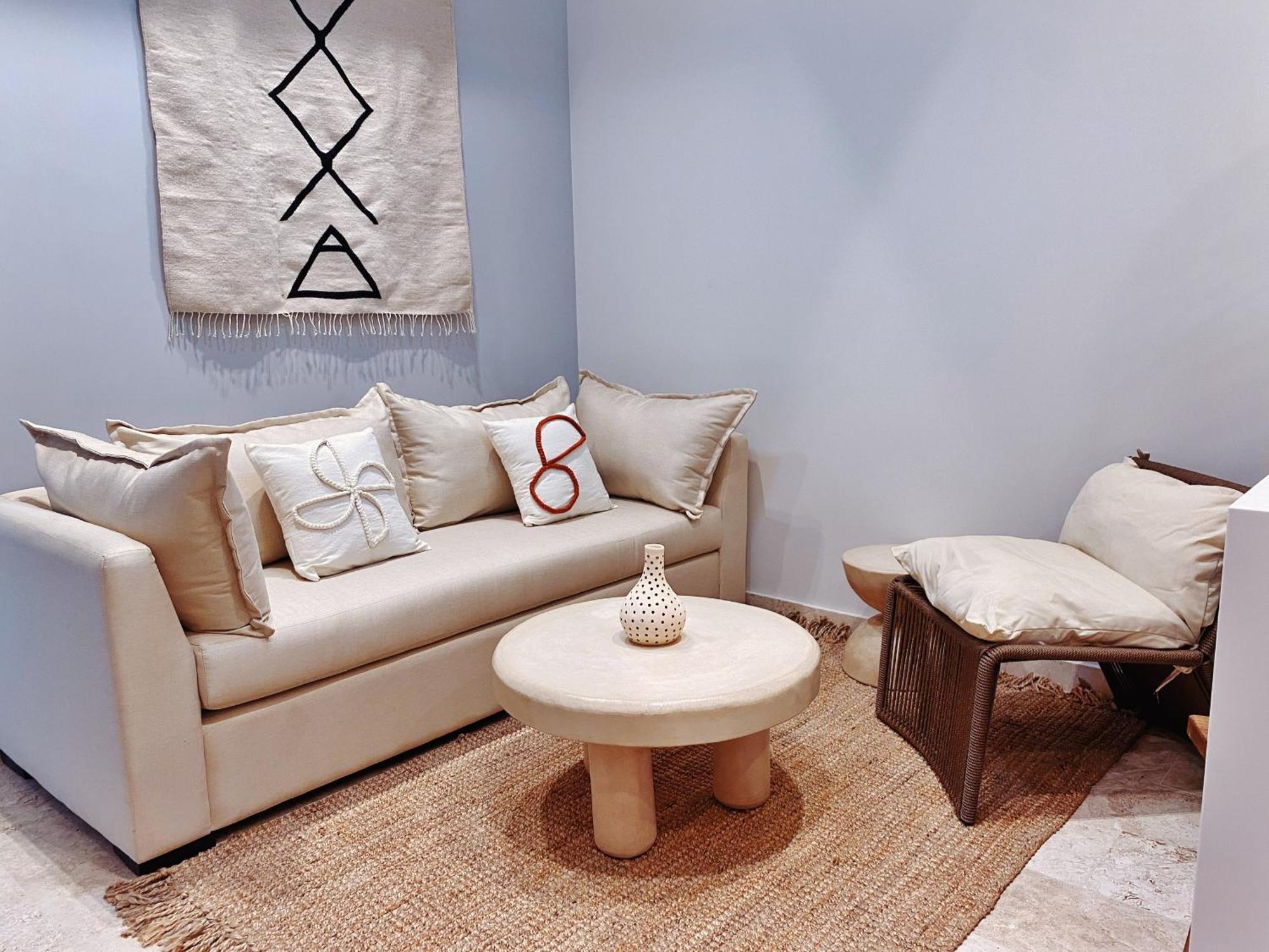 1 Bedroom 1 Mile From *