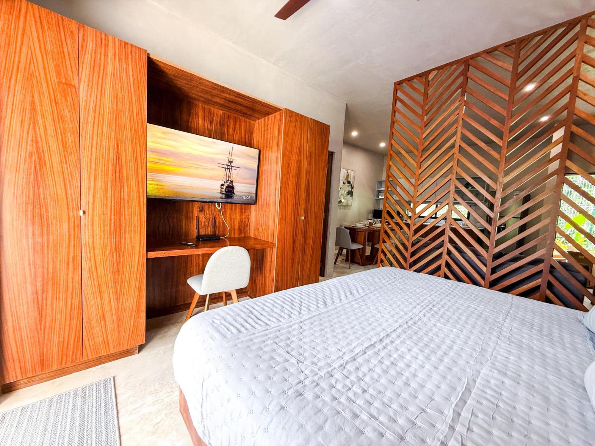 New Swim-up King Bed Wifi Apartment Tulum