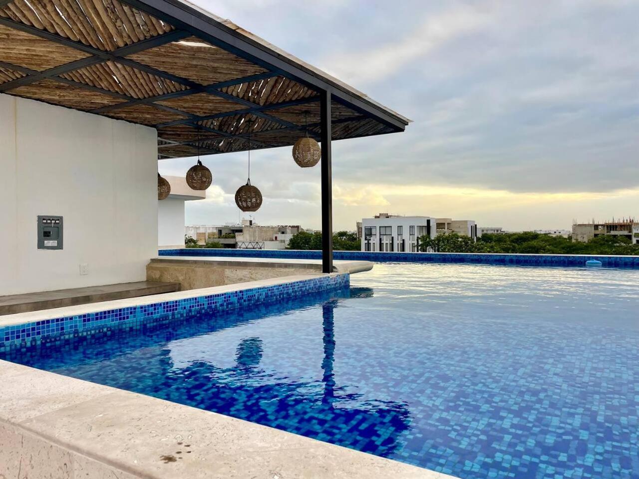 King With Rooftop Pool And Gym Holiday home *