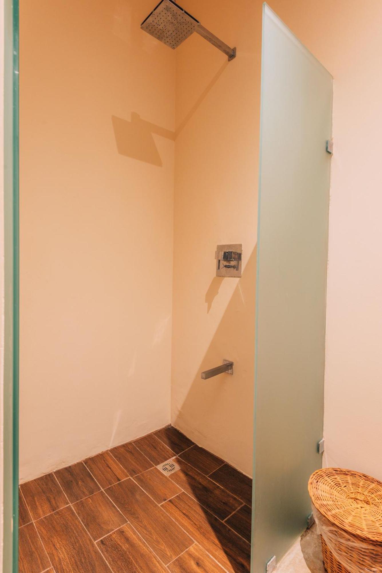 Spacious, Stylish, Comfortable, 2bd 2bth Condo,private Pool 24hr Concierge *