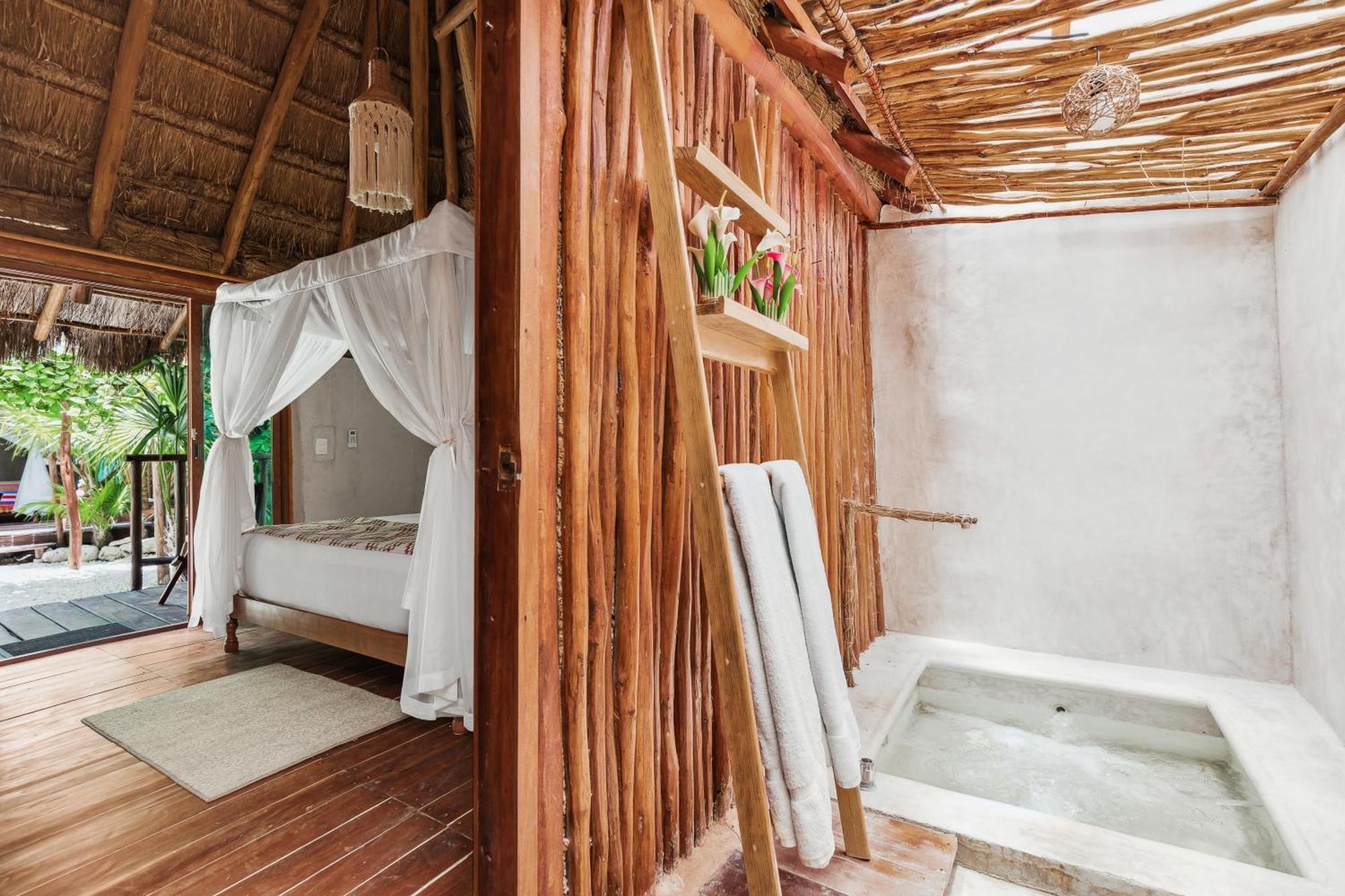 Hotel Xhule 4*