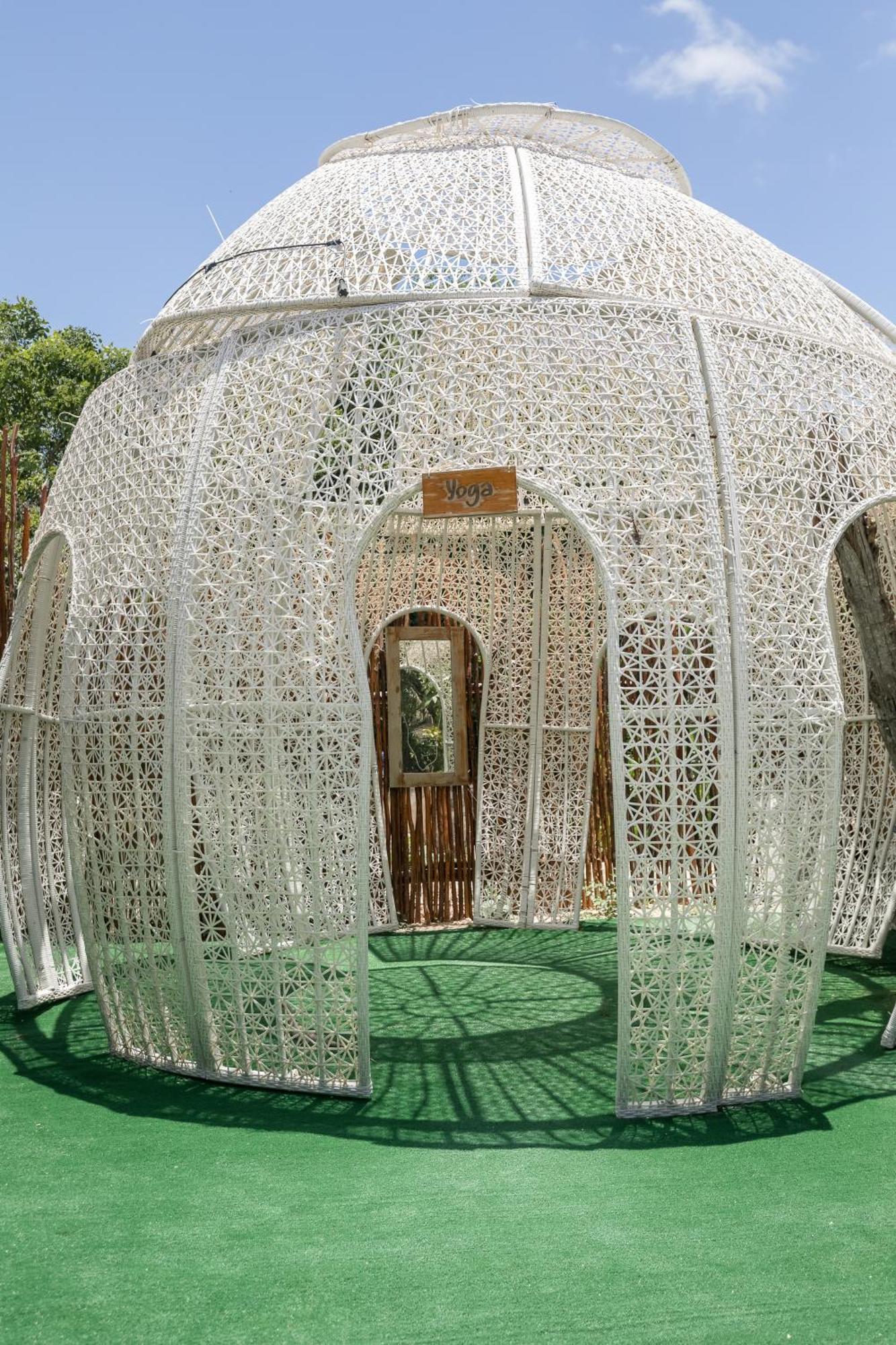 Xhule Hotel 4*