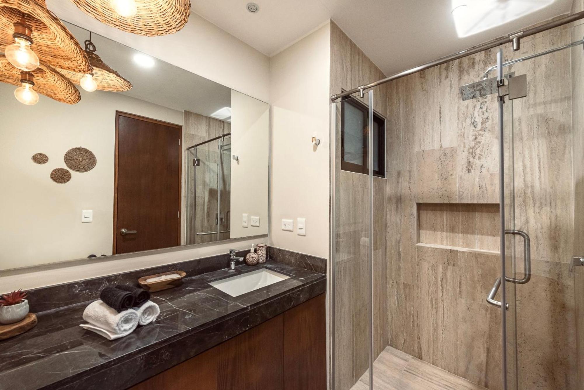 Apartment Private & Infinity Pool, King Bed, Sauna, Gym & *