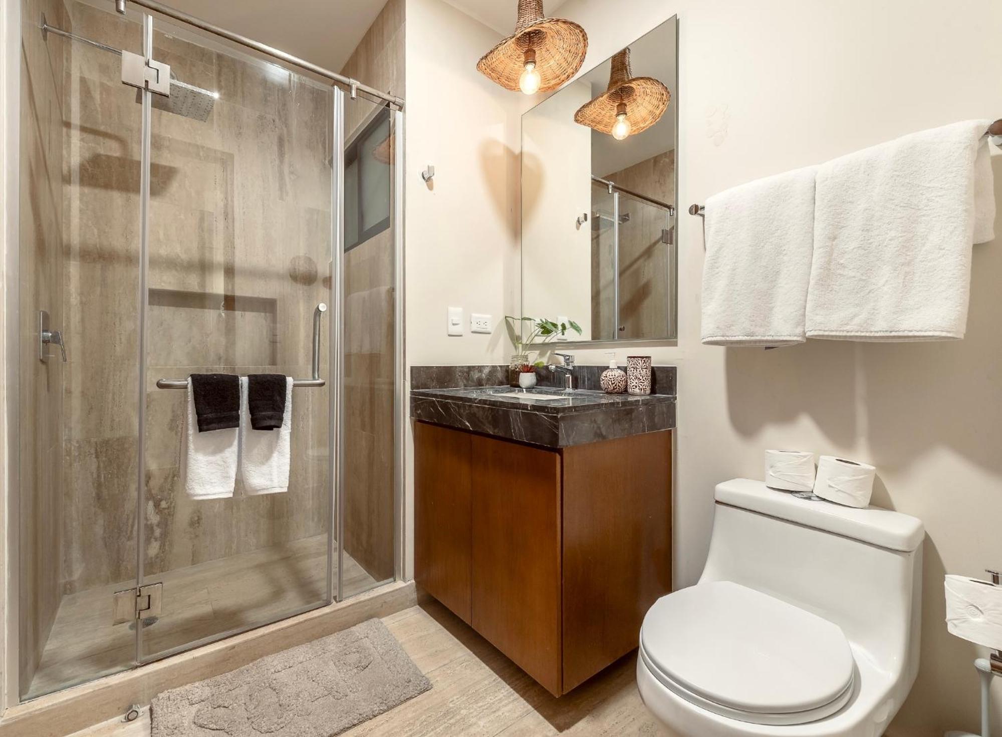 Private & Infinity Pool, King Bed, Sauna, Gym & Apartment