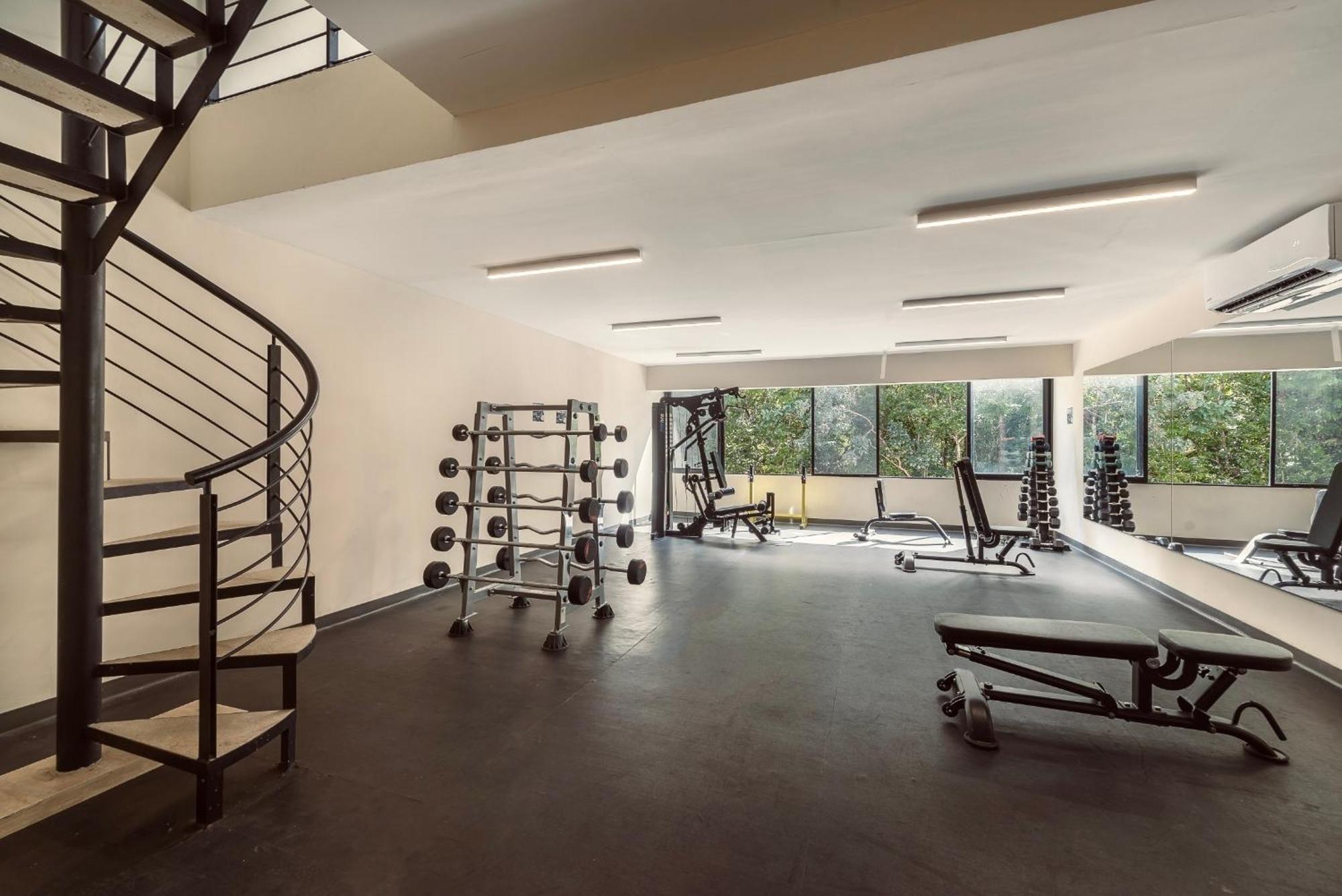 Private & Infinity Pool, King Bed, Sauna, Gym & Apartment