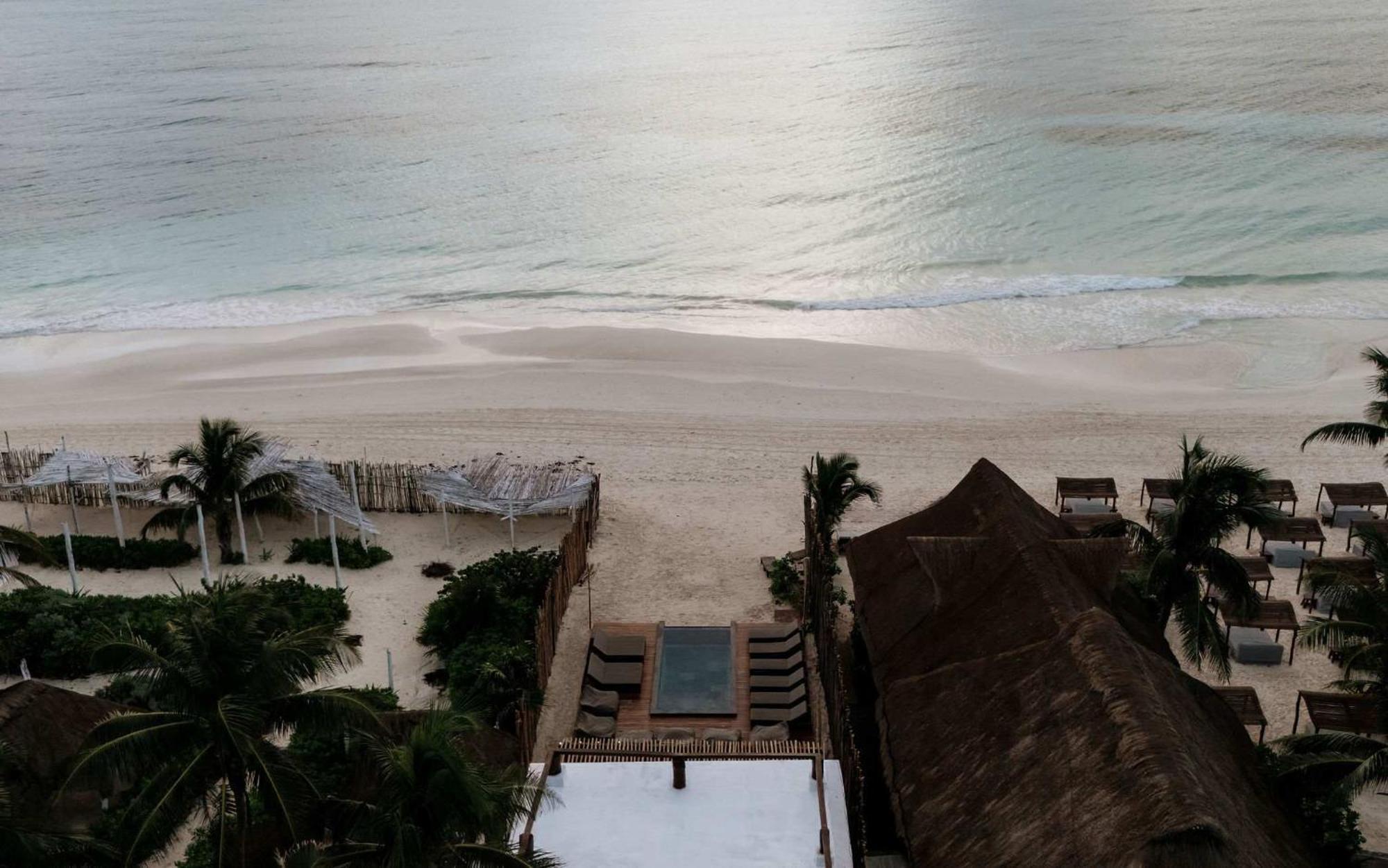 Casa de férias Largest Ocean Front Mansion Butler Included *