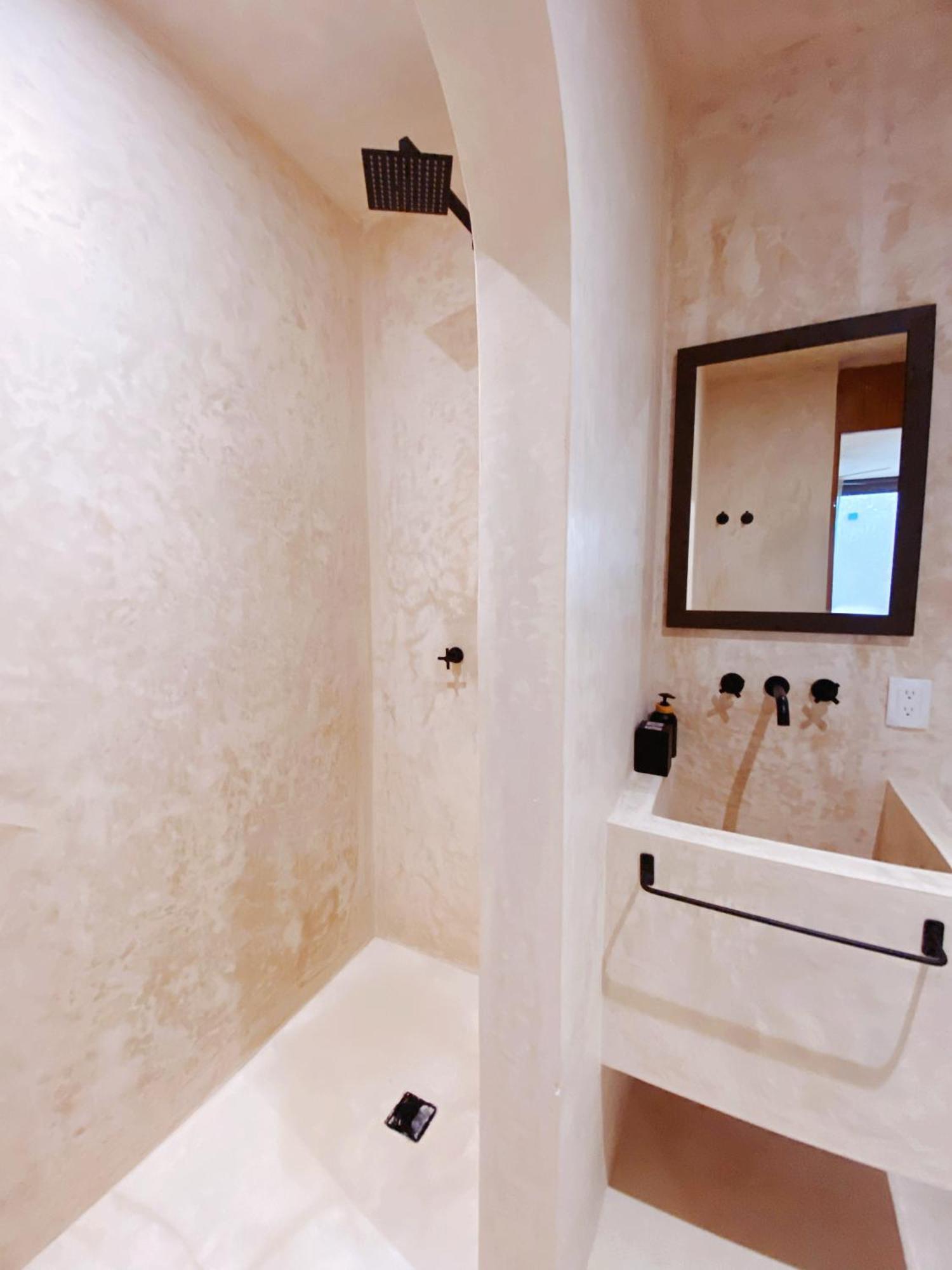 Makan Brand New 2-bedroom With Patio And Pool *