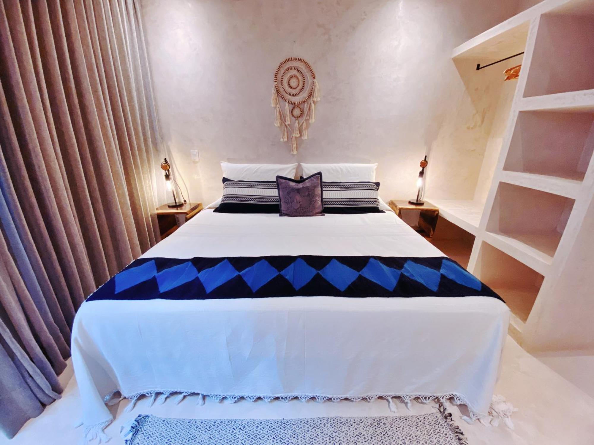 Makan Brand New 2-bedroom With Patio And Pool Apartment *