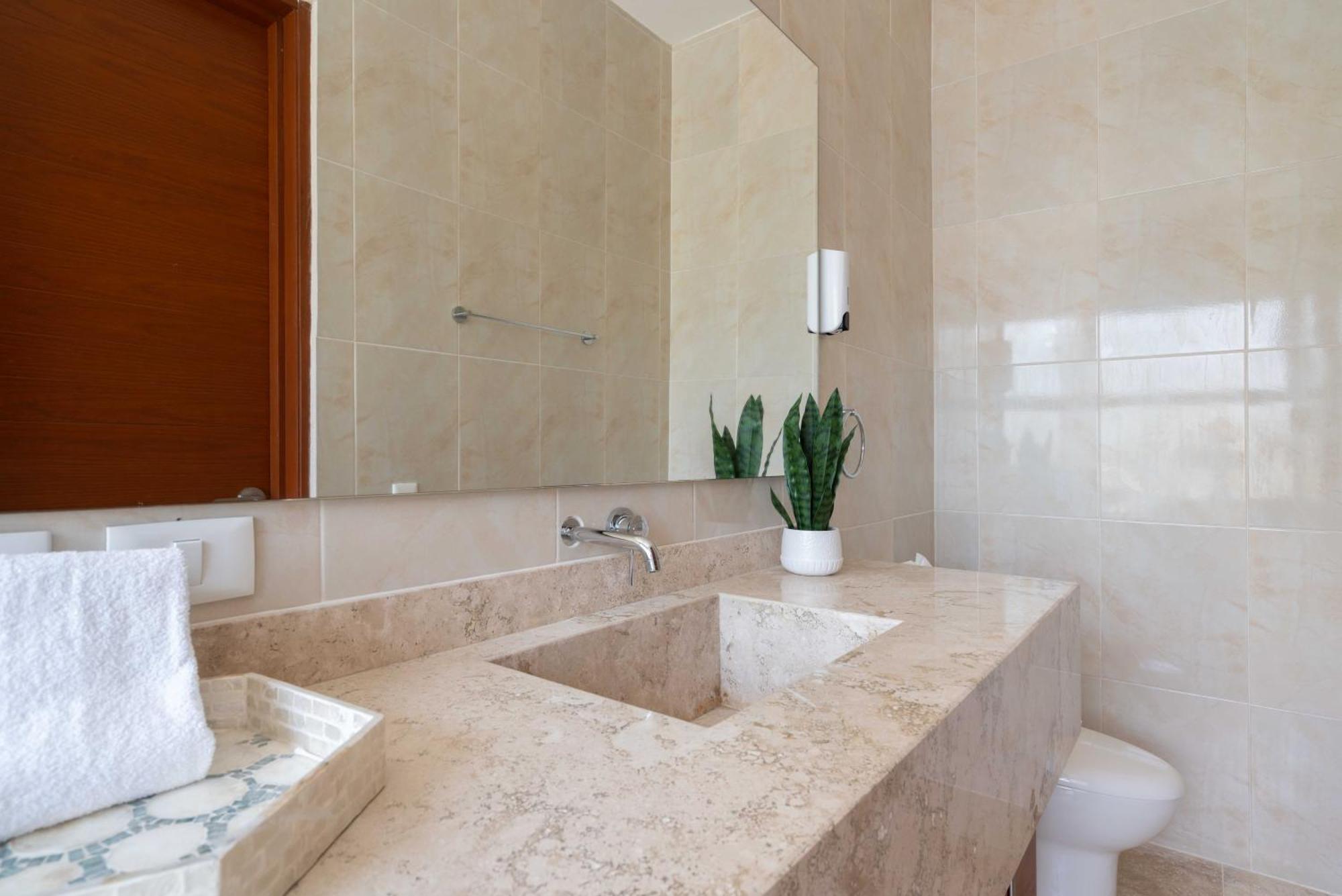 Apartment Casa Laura - - Private Townhome For 6 Guest - 3 Bedrooms - 5 Beds- Restaurant Walking Distance Tulum