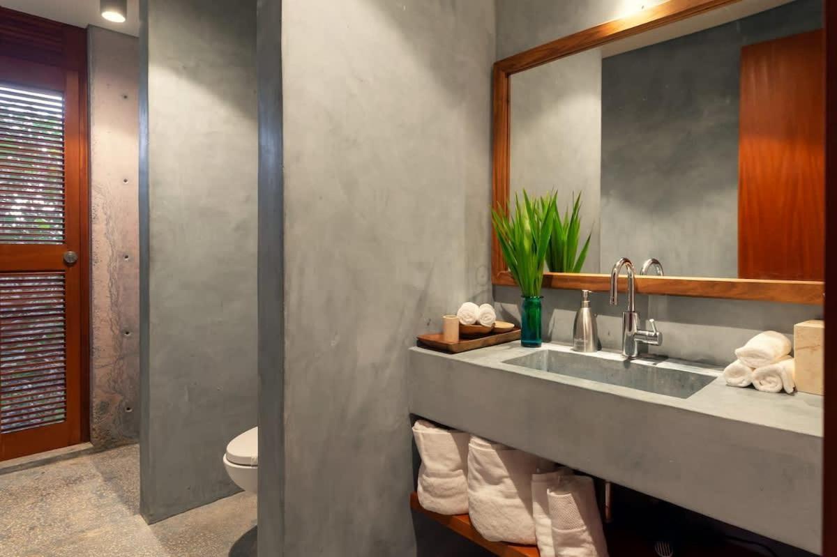 Holiday home Design Awards With 4br And Sky Pool *