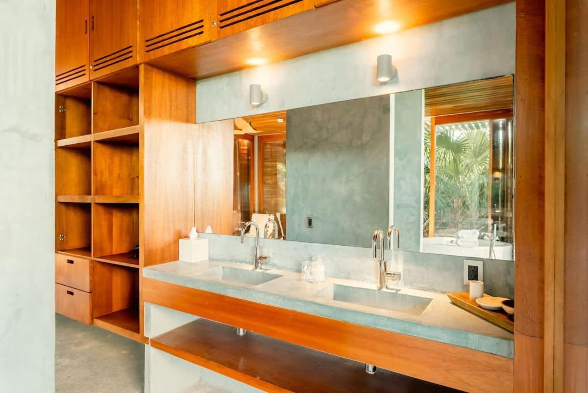 Design Awards With 4br And Sky Pool Holiday home