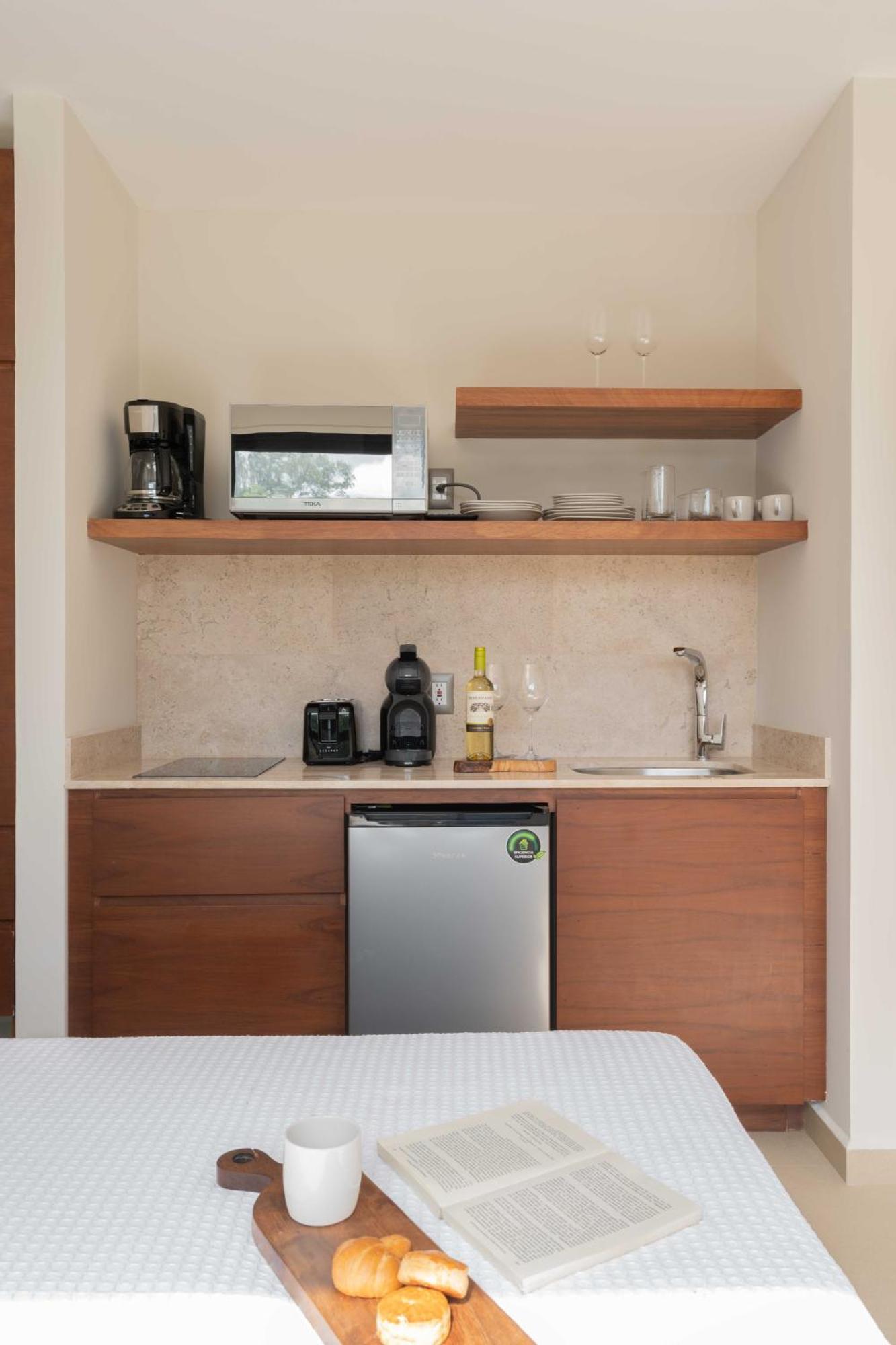 Phimai & Infinity Pool, Fast Wifi, Nespresso & Netflix Apartment