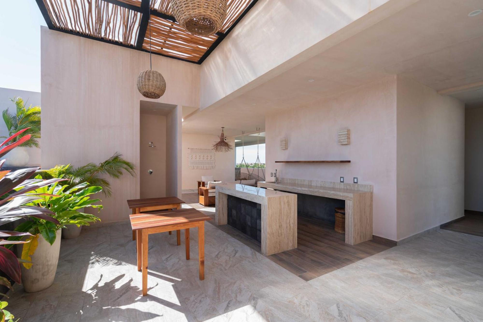 Phimai & Infinity Pool, Fast Wifi, Nespresso & Netflix Apartment *