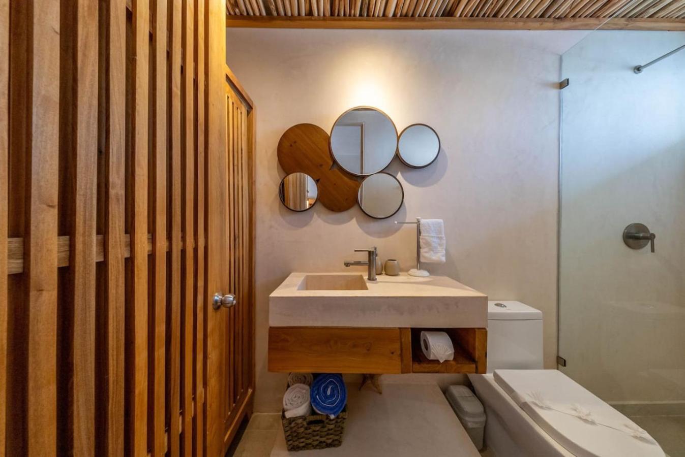 Jungle Chic King With Pool Holiday home