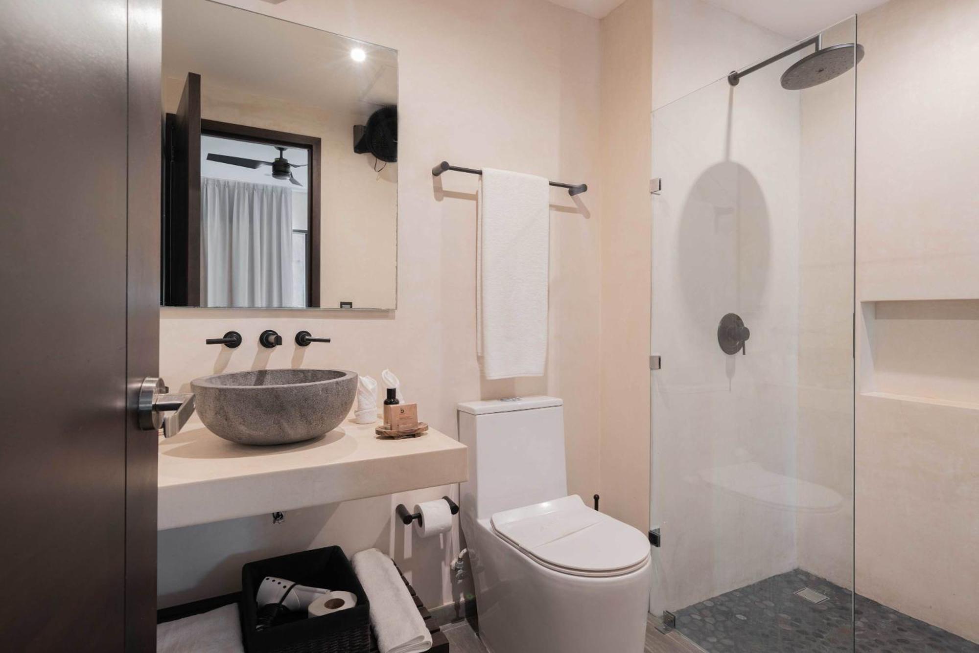 Exclusive 20 Guest Pool Tubs And Concierge *