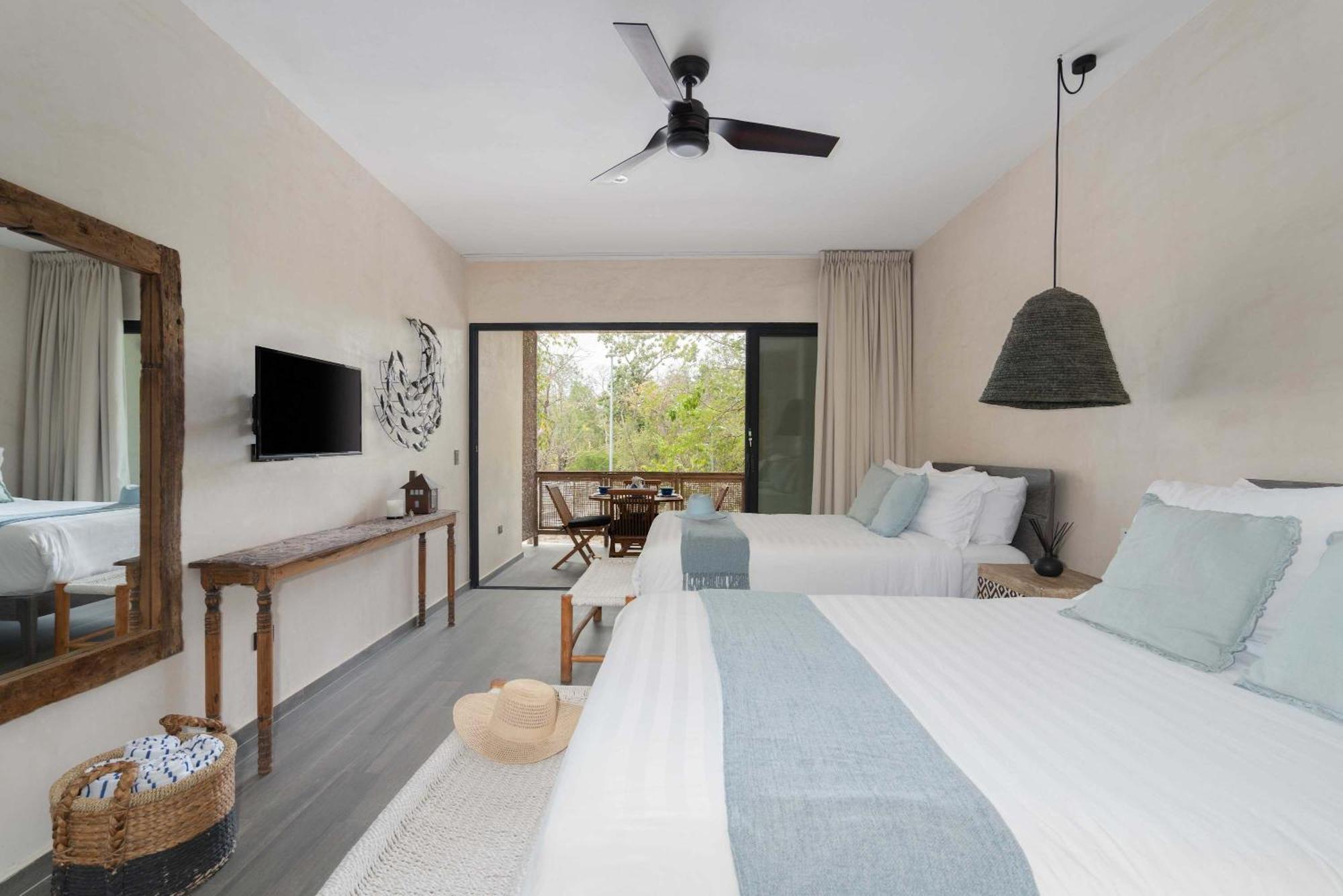 Exclusive 20 Guest Pool Tubs And Concierge Villa