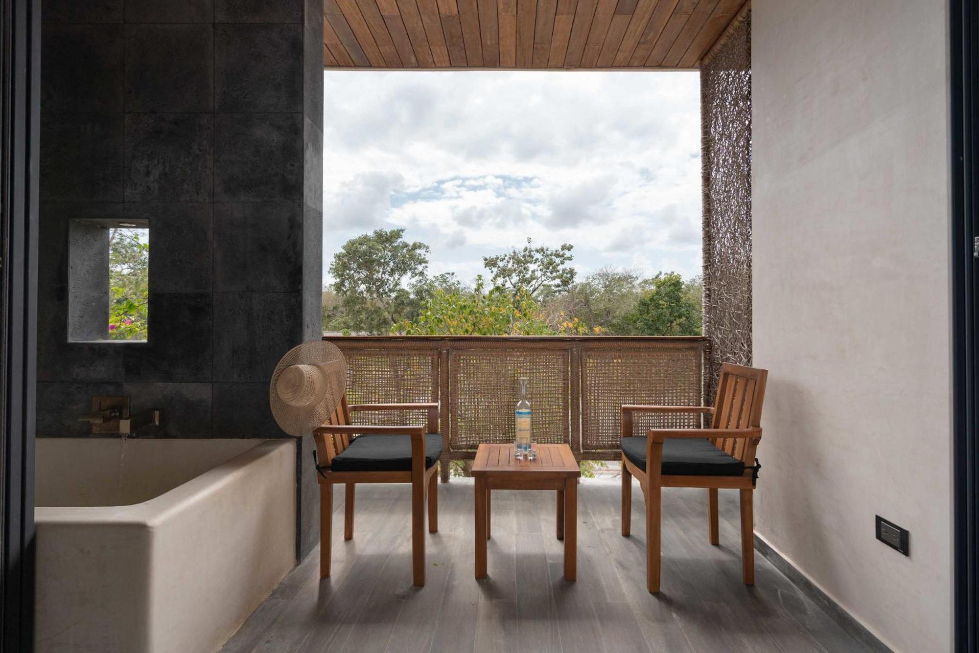Exclusive 20 Guest Pool Tubs And Concierge Villa *