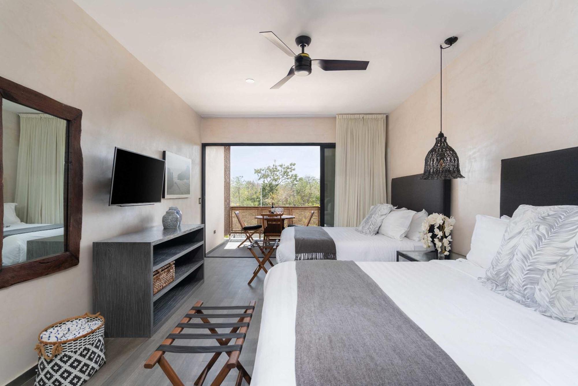 Exclusive 20 Guest Pool Tubs And Concierge