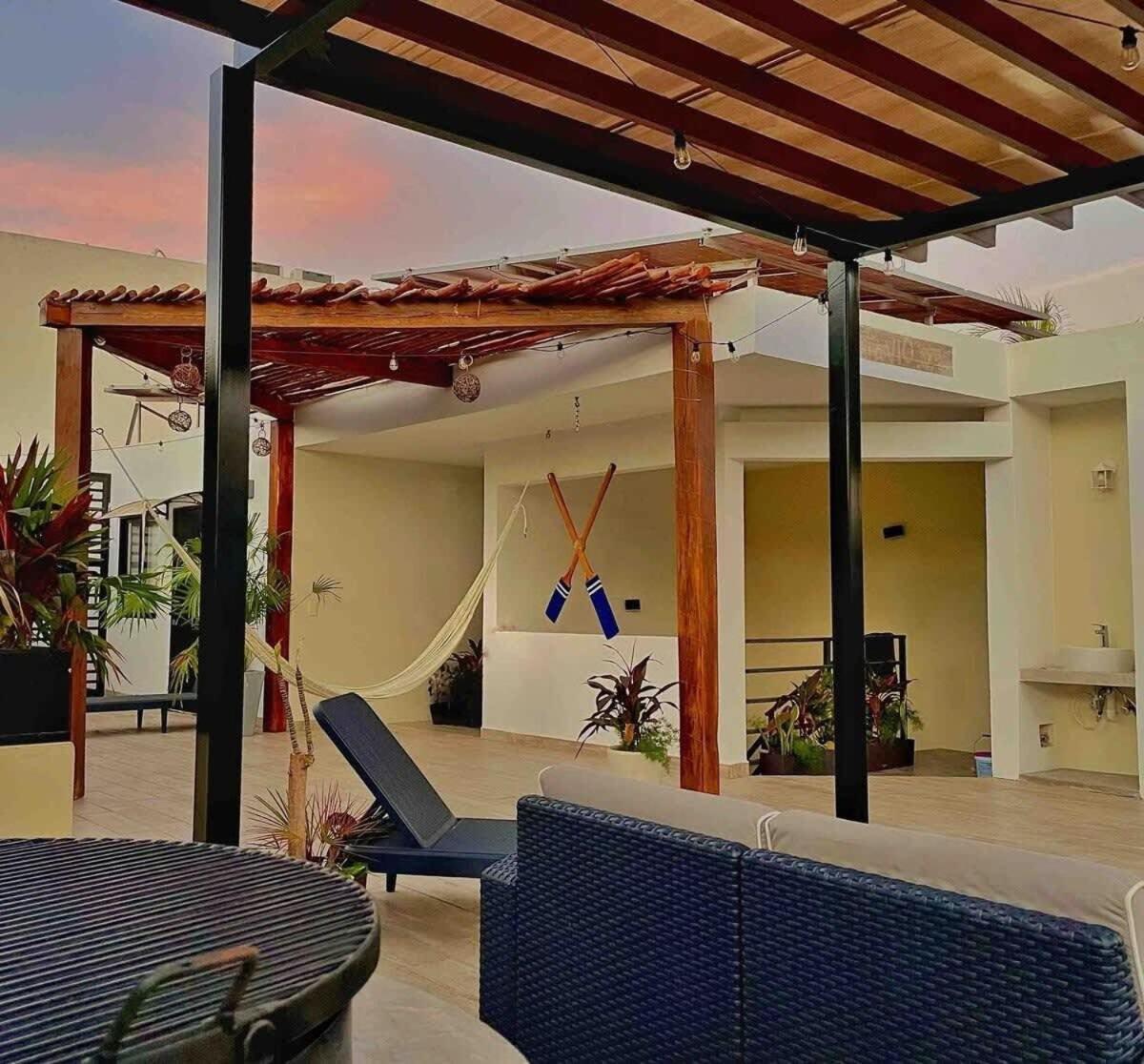 Spacious 1 Bedroom With Great Location & Rooftop Pool By Waves Management Villa
