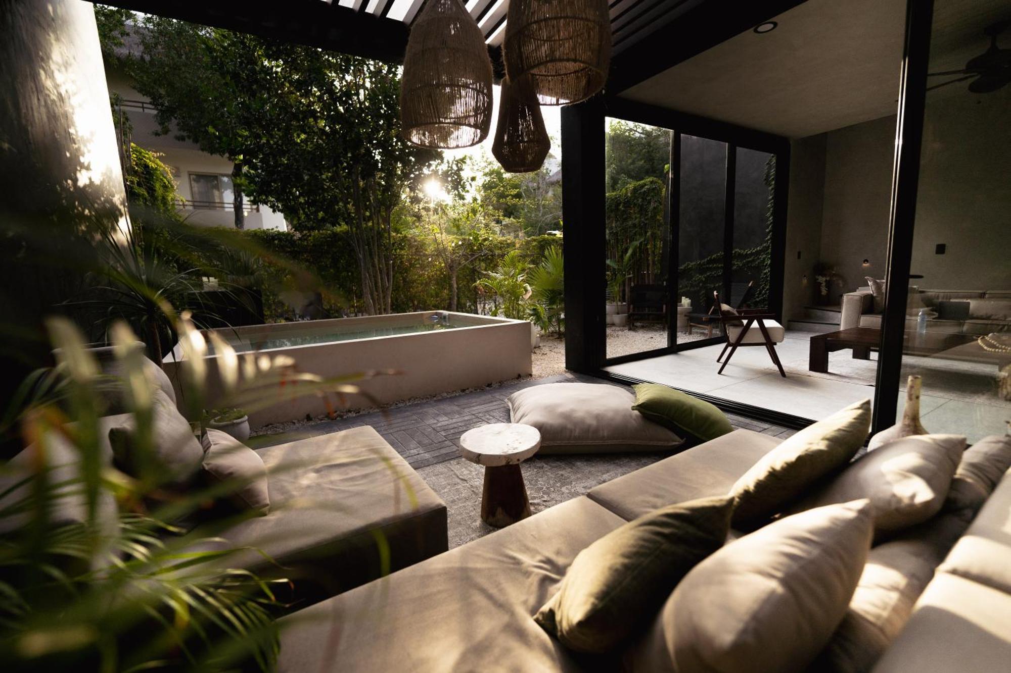 Villa Design Luxury Duo Villas, 24 Pax, 5 Pools & 2 Rooftops, Bbq, Near Tulum