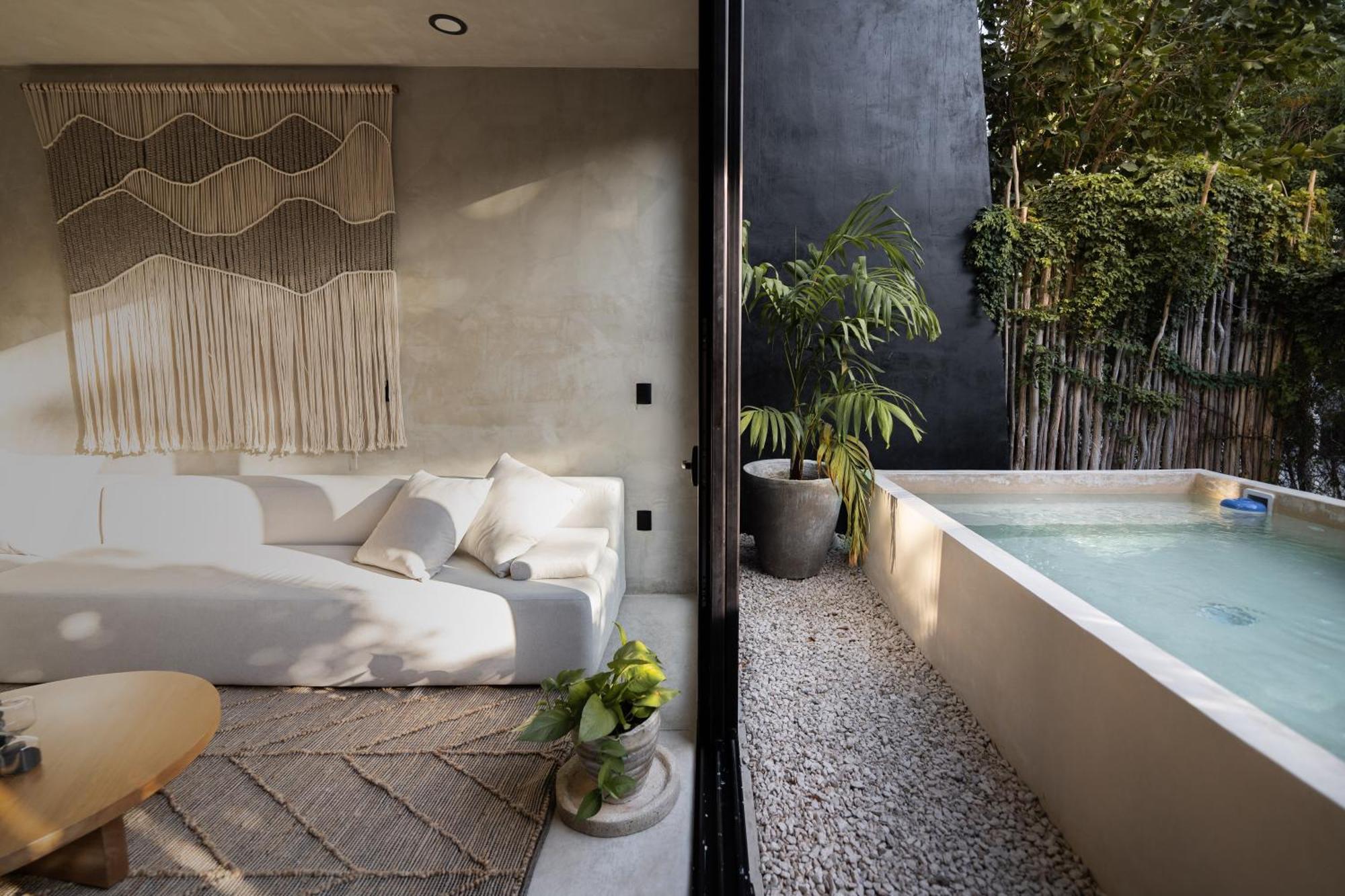 Design Luxury 12br Trio Villas, 6 Private Pools & 3 Rooftops, 32 Pax, Near