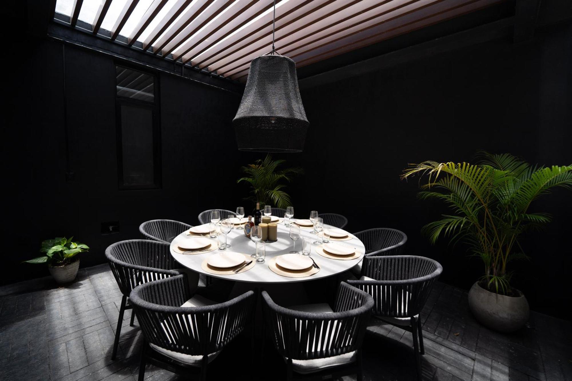 Design Luxury 12br Trio Villas, 6 Private Pools & 3 Rooftops, 32 Pax, Near Villa *