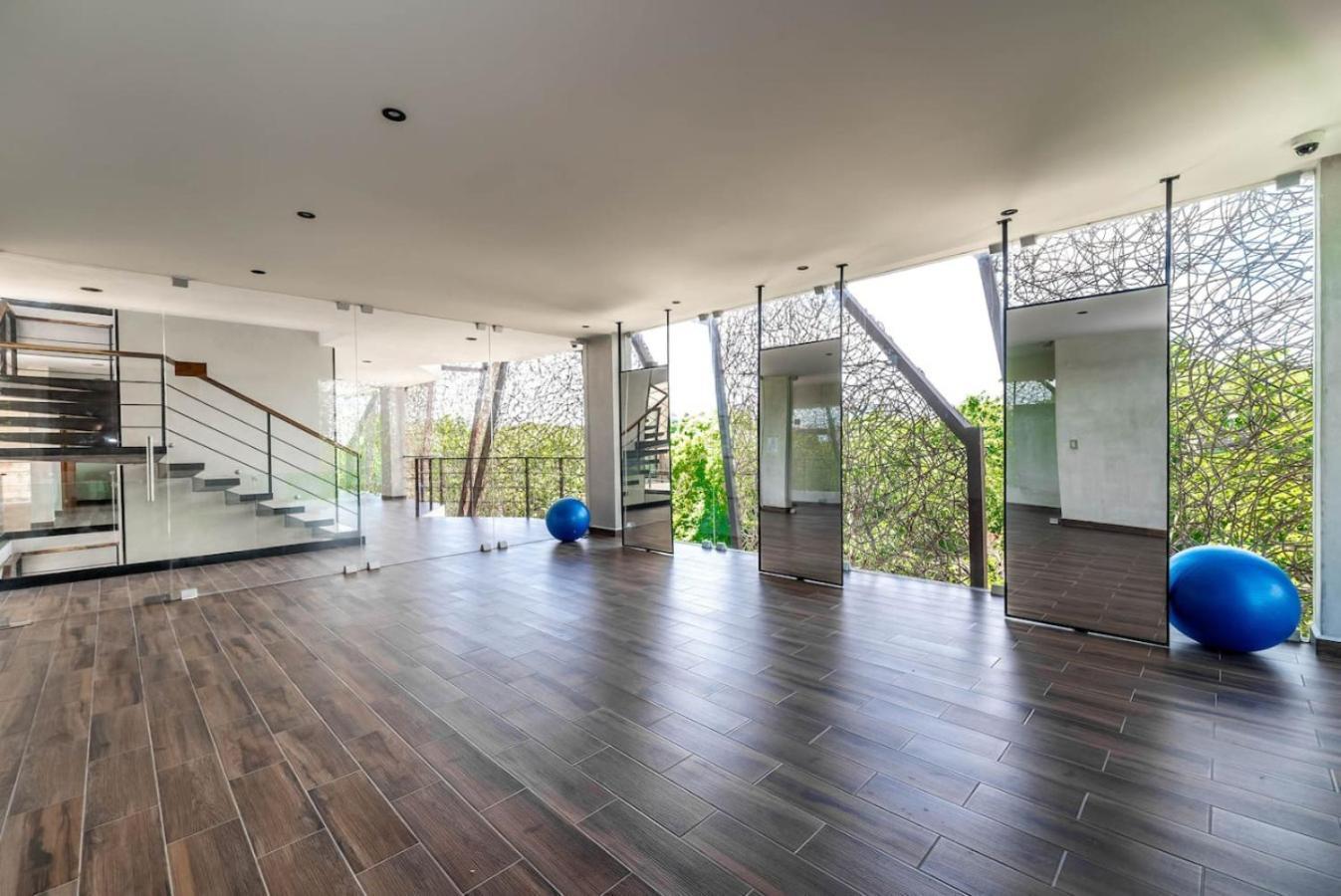 2 Bedroom With Direct Walk-out To Pool, Sauna, And Gym