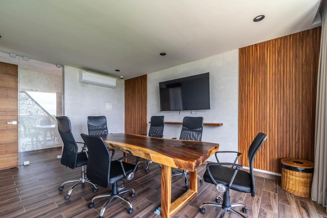 Apartment 2 Bedroom With Direct Walk-out To Pool, Sauna, And Gym