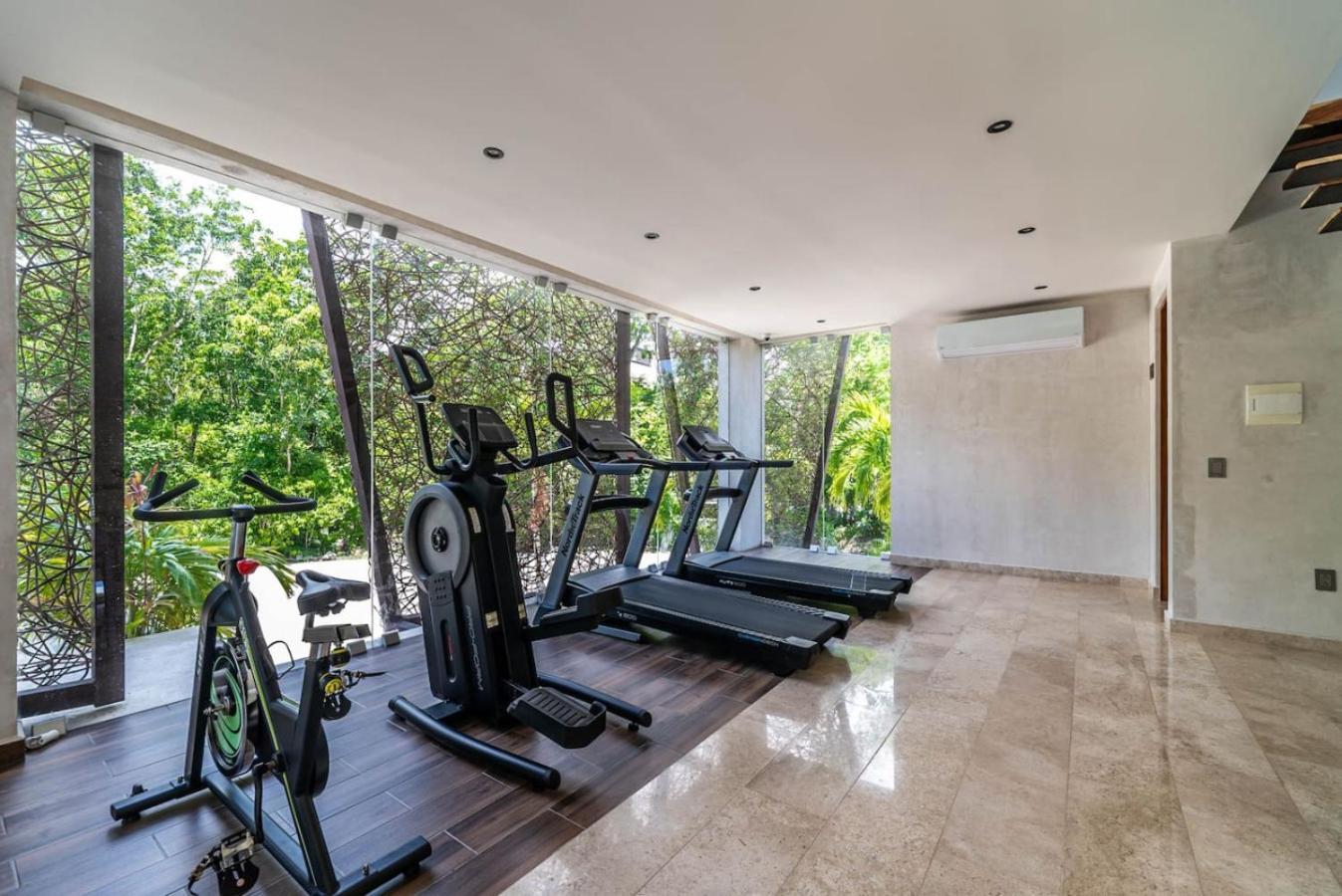 2 Bedroom With Direct Walk-out To Pool, Sauna, And Gym