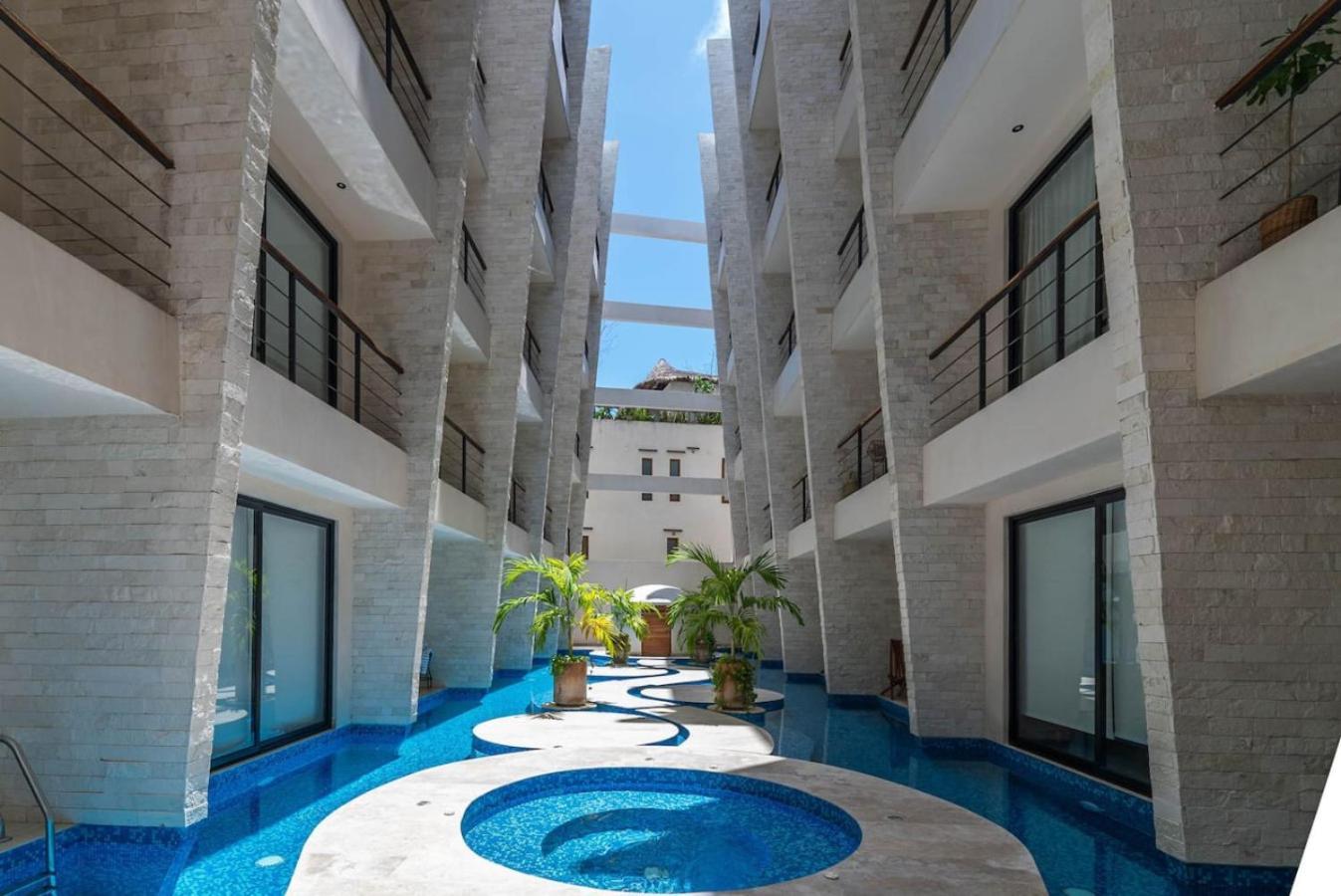 2 Bedroom With Direct Walk-out To Pool, Sauna, And Gym Apartment Tulum