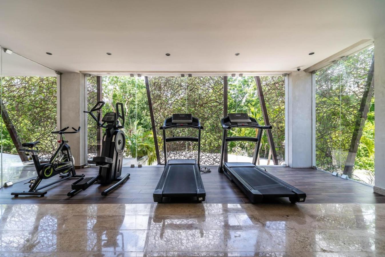 Apartment 2 Bedroom With Direct Walk-out To Pool, Sauna, And Gym *